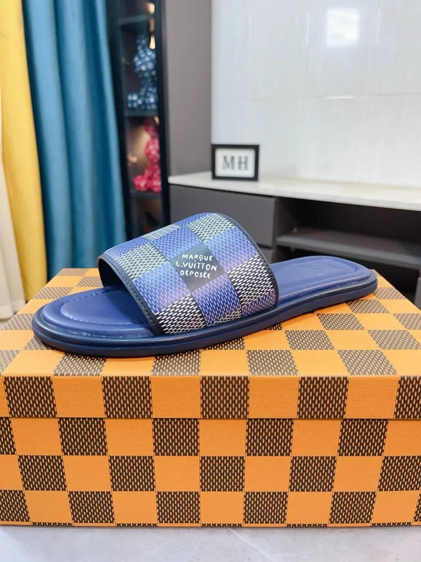 Men's shoes 💰340🌹🌹 (lv-Louis Vuitton) New men's slippers, high-end boutique, exquisite embossed logo decoration on the upper, fine workmanship, super soft soles, casual, loose and comfortable, a must-have in summer! \nsize：38-44